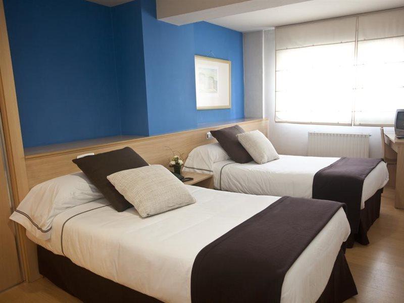 Hotel Metropol By Carris Lugo Buitenkant foto