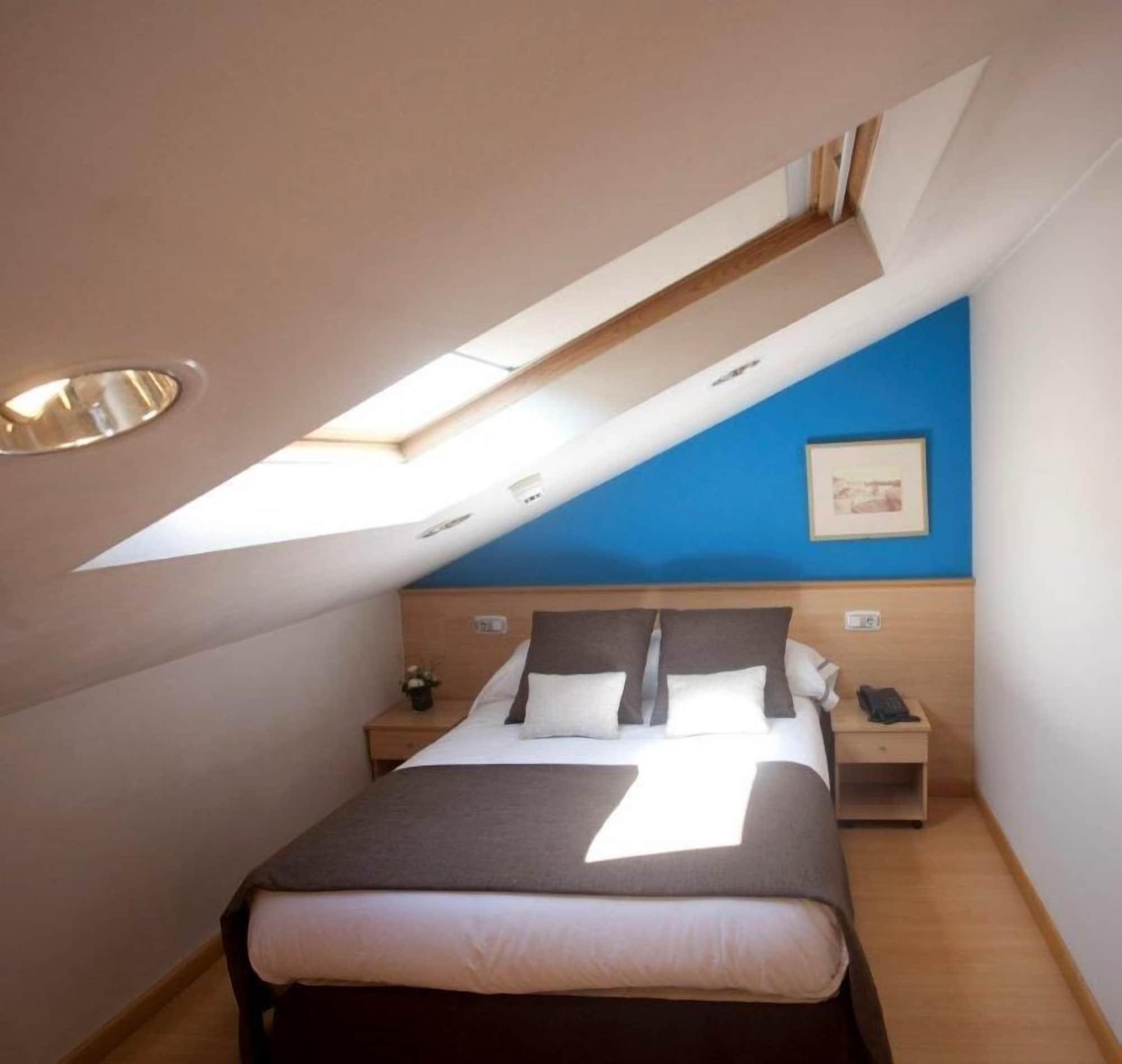 Hotel Metropol By Carris Lugo Buitenkant foto