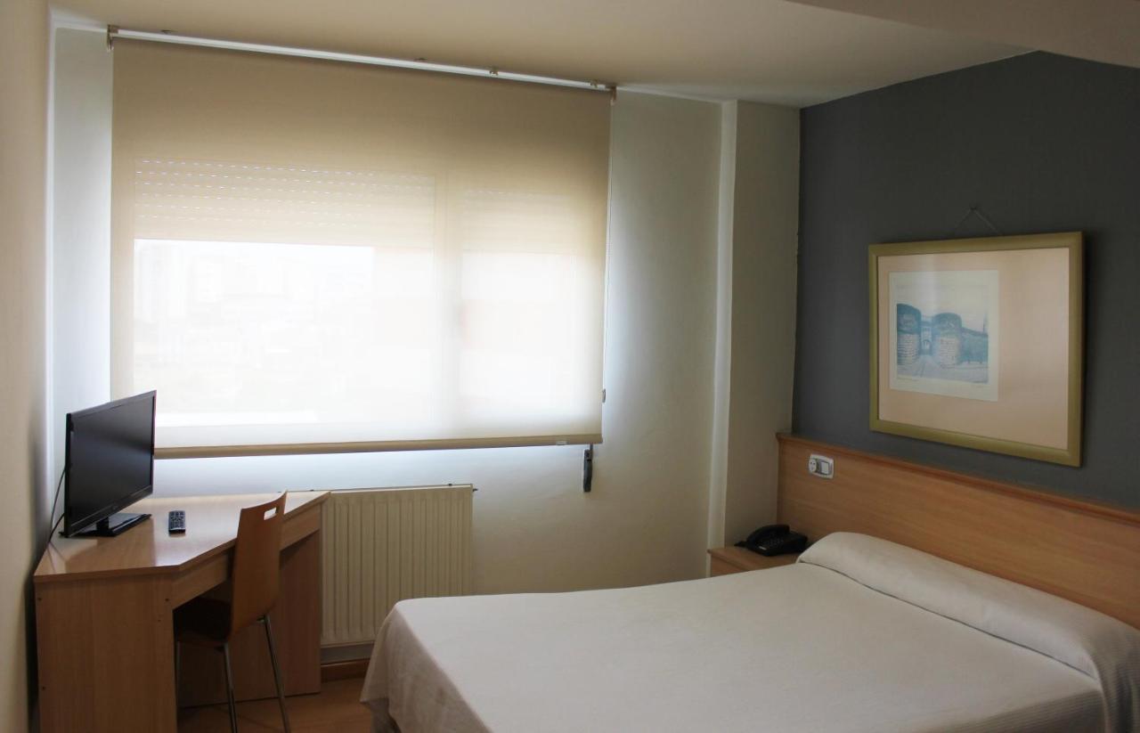 Hotel Metropol By Carris Lugo Buitenkant foto
