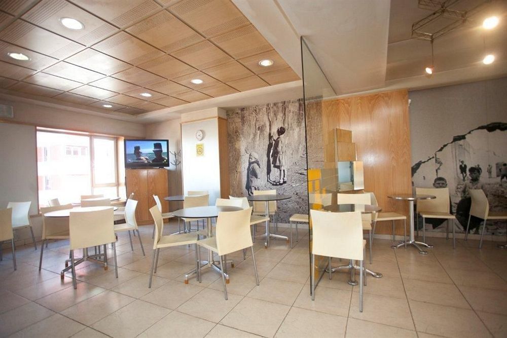 Hotel Metropol By Carris Lugo Buitenkant foto